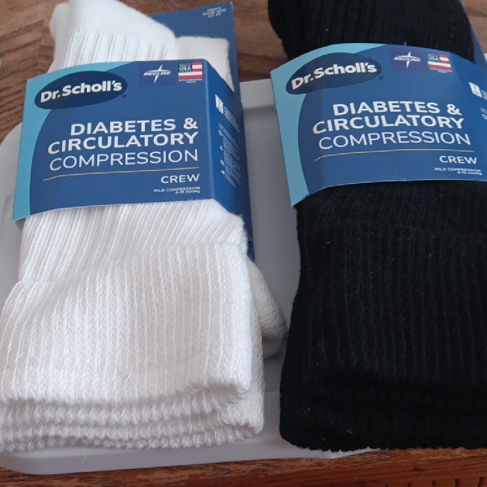 New Dr. Scholl's White and Black Athletic Socks - Crew - Mild Compression